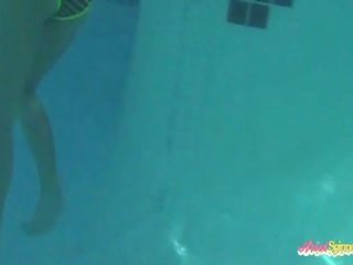 एरियल spinner jilling बंद नीचे पानी