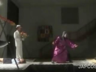 Asyano first-rate puwit artistang babae plays divinity sa pangangarakter tanawin