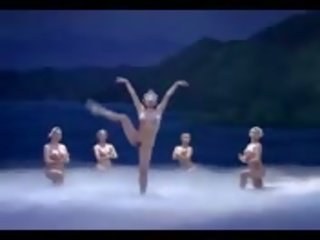 Kinky naken ballet